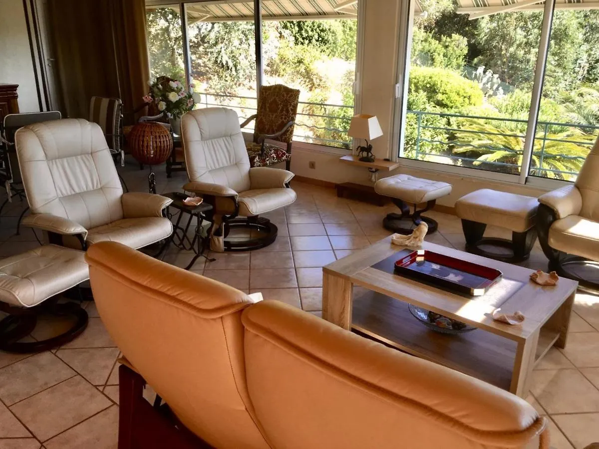 Appartement apt thalassa,vue mer, proche ville,au calme Le Lavandou