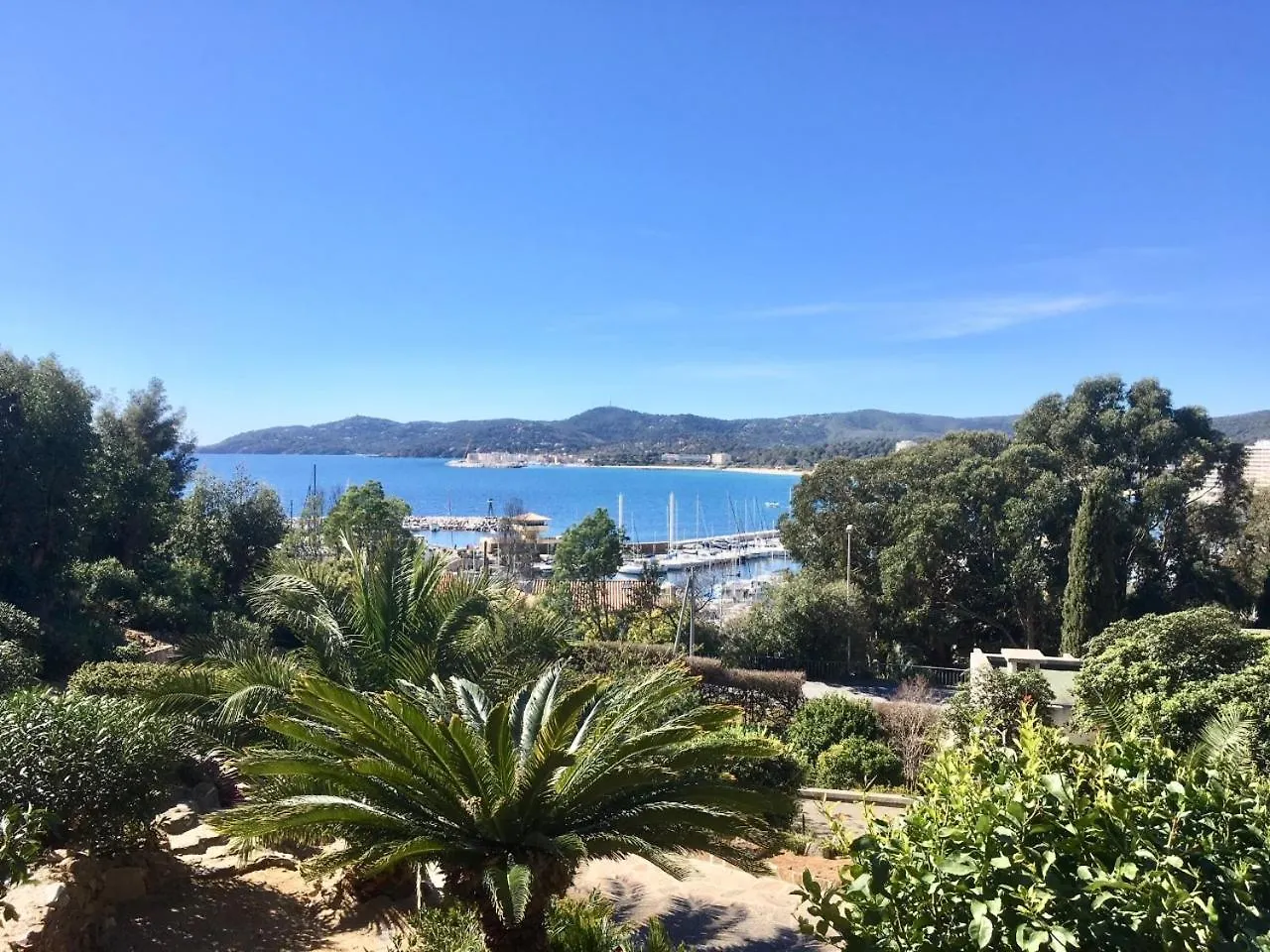apt thalassa,vue mer, proche ville,au calme Le Lavandou France