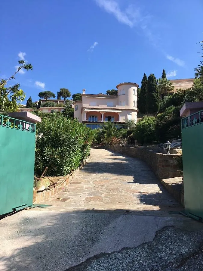 apt thalassa,vue mer, proche ville,au calme Le Lavandou